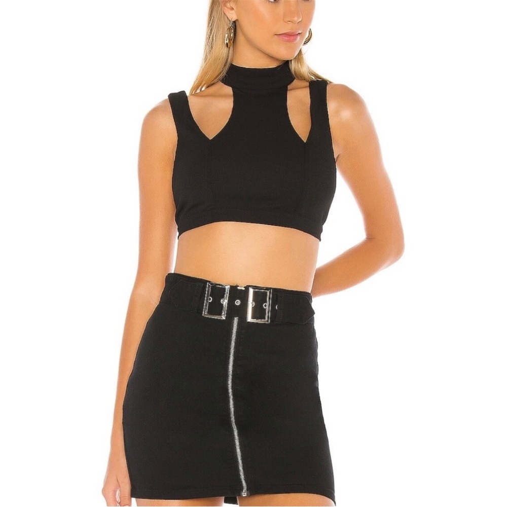 Superdown Tate Cut Out Black XS Cropped Top with Open Back